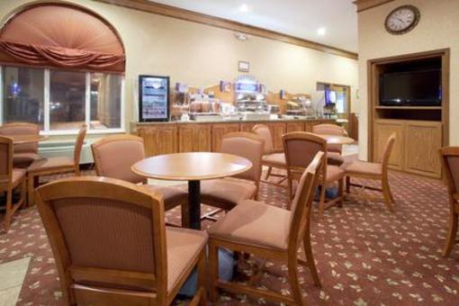 фото отеля Holiday Inn Express Alliance