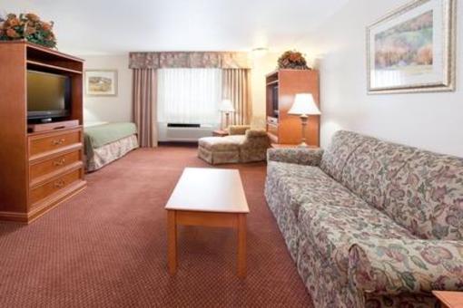 фото отеля Holiday Inn Express Alliance