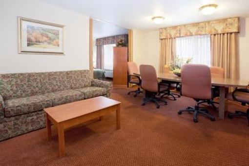 фото отеля Holiday Inn Express Alliance