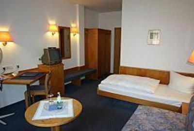 фото отеля Hotel Traube Leimen