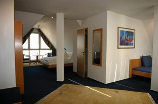 фото отеля Hotel Traube Leimen