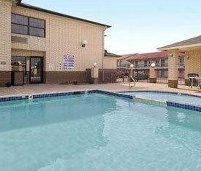 фото отеля Days Inn and Suites Madison Heights