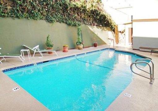 фото отеля Comfort Inn Near Hollywood Walk of Fame