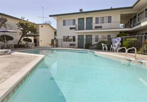 фото отеля Super 8 Canoga Park