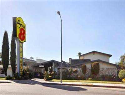 фото отеля Super 8 Canoga Park