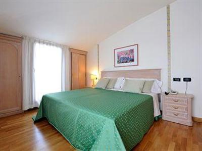 фото отеля Hotel Roxy Plaza