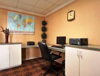 фото отеля Days Inn Orlando Airport Florida Mall