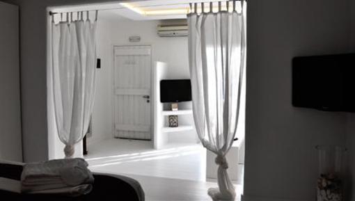 фото отеля Salt Suites and Executive Rooms