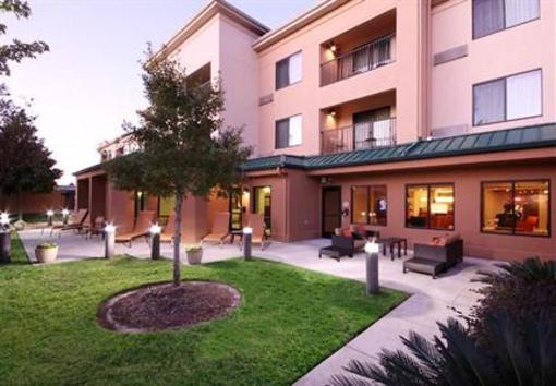 фото отеля Courtyard Houston Intercontinental Airport