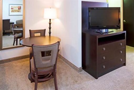 фото отеля Holiday Inn Express & Suites Kendall East Miami