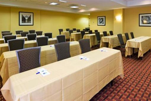 фото отеля Holiday Inn Express & Suites Kendall East Miami