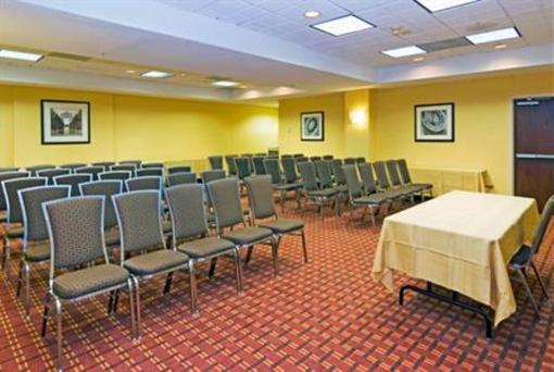 фото отеля Holiday Inn Express & Suites Kendall East Miami