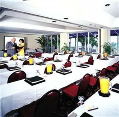 фото отеля Doubletree Beach Resort Tampa Bay / North Redington Beach