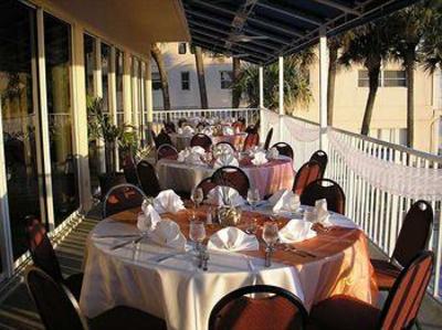 фото отеля Doubletree Beach Resort Tampa Bay / North Redington Beach
