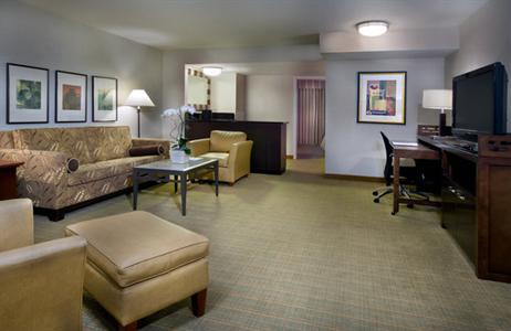фото отеля Embassy Suites Chevy Chase Pavilion Washington D.C.