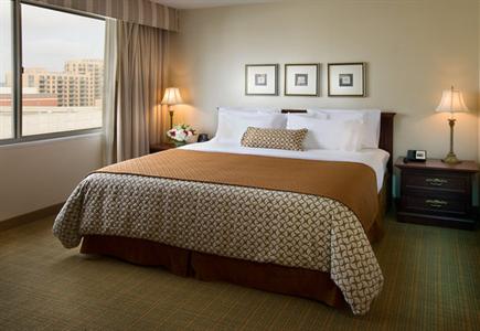 фото отеля Embassy Suites Chevy Chase Pavilion Washington D.C.