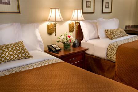 фото отеля Embassy Suites Chevy Chase Pavilion Washington D.C.