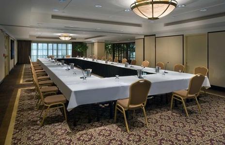 фото отеля Embassy Suites Chevy Chase Pavilion Washington D.C.