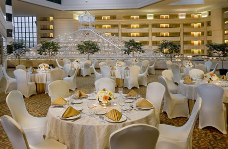 фото отеля Embassy Suites Chevy Chase Pavilion Washington D.C.