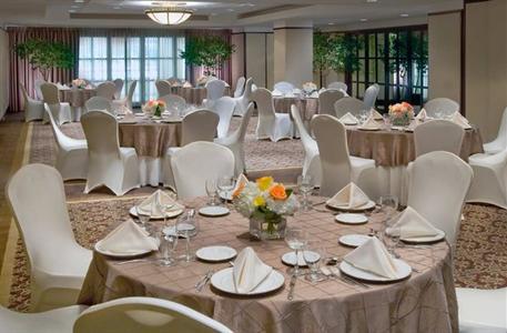 фото отеля Embassy Suites Chevy Chase Pavilion Washington D.C.