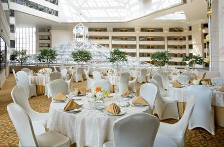 фото отеля Embassy Suites Chevy Chase Pavilion Washington D.C.