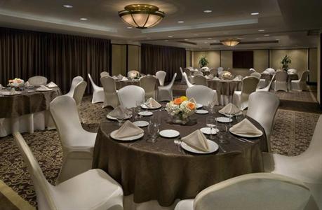 фото отеля Embassy Suites Chevy Chase Pavilion Washington D.C.