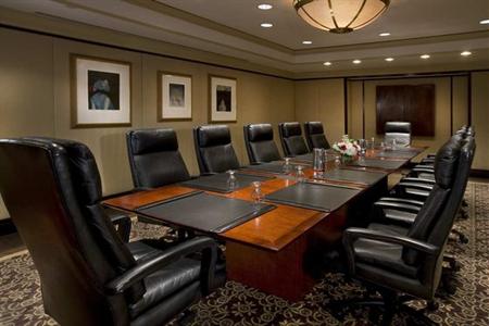 фото отеля Embassy Suites Chevy Chase Pavilion Washington D.C.