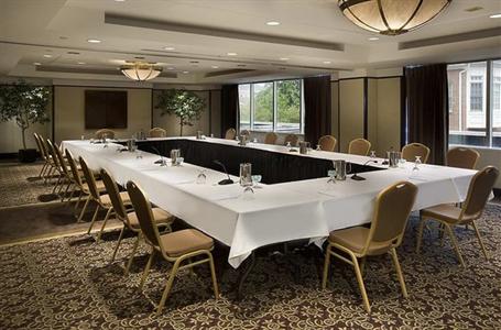 фото отеля Embassy Suites Chevy Chase Pavilion Washington D.C.