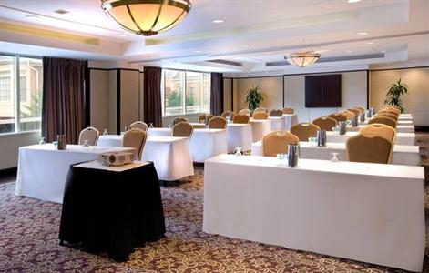 фото отеля Embassy Suites Chevy Chase Pavilion Washington D.C.