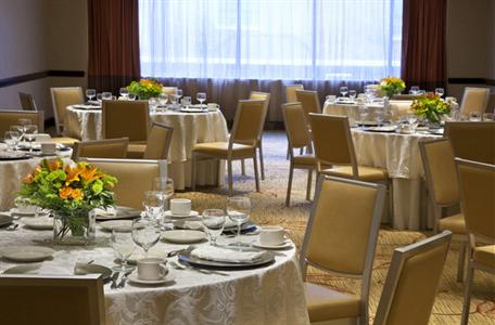 фото отеля Embassy Suites Chevy Chase Pavilion Washington D.C.