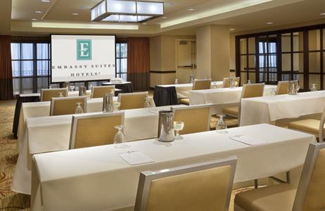 фото отеля Embassy Suites Chevy Chase Pavilion Washington D.C.
