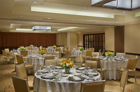 фото отеля Embassy Suites Chevy Chase Pavilion Washington D.C.