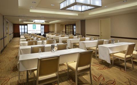 фото отеля Embassy Suites Chevy Chase Pavilion Washington D.C.