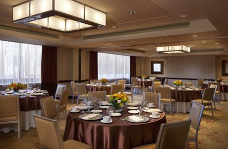 фото отеля Embassy Suites Chevy Chase Pavilion Washington D.C.
