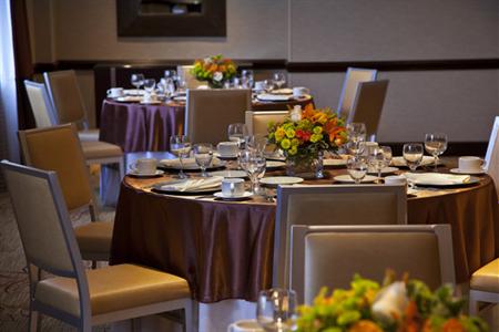 фото отеля Embassy Suites Chevy Chase Pavilion Washington D.C.