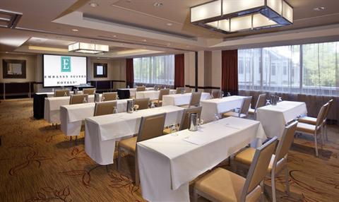 фото отеля Embassy Suites Chevy Chase Pavilion Washington D.C.