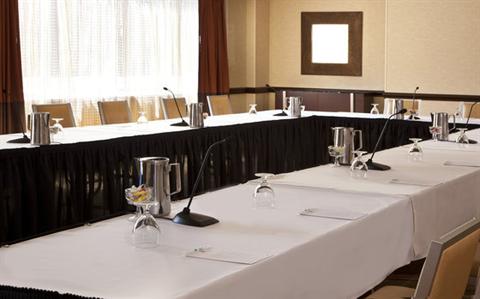 фото отеля Embassy Suites Chevy Chase Pavilion Washington D.C.