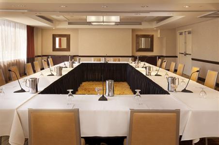 фото отеля Embassy Suites Chevy Chase Pavilion Washington D.C.