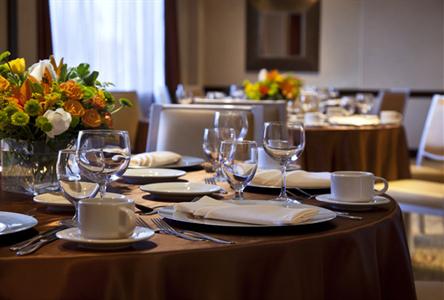 фото отеля Embassy Suites Chevy Chase Pavilion Washington D.C.