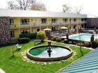 фото отеля Golden Manor Inn & Suites