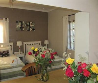фото отеля Chimneys Guest House East London