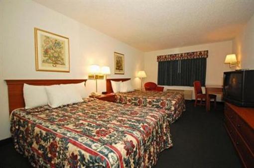 фото отеля All American Inn & Suites Norwalk