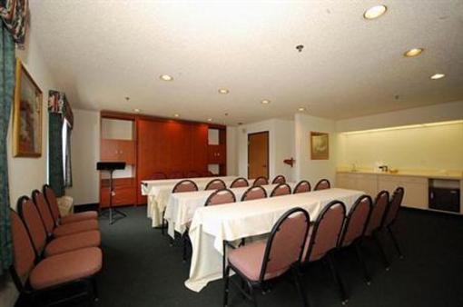 фото отеля All American Inn & Suites Norwalk