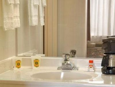 фото отеля Super 8 Motel Willowbrook