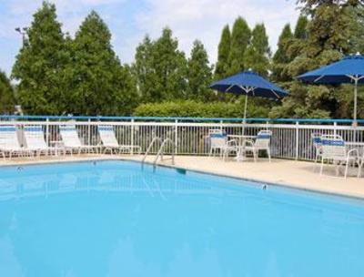 фото отеля Super 8 Motel Willowbrook
