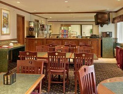 фото отеля Baymont Inn & Suites Grand Rapids Airport