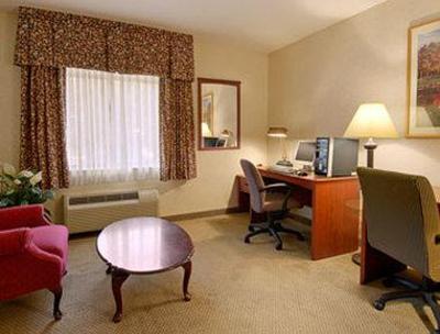 фото отеля Baymont Inn & Suites Grand Rapids Airport