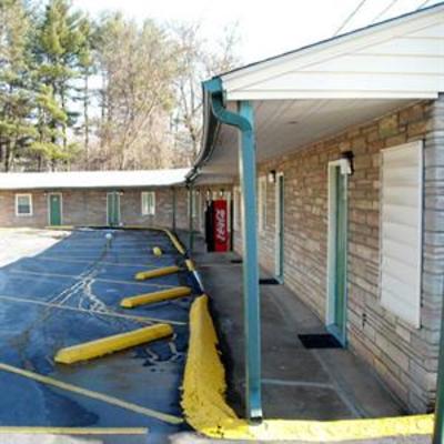 фото отеля Whispering Pines Motel Asheville