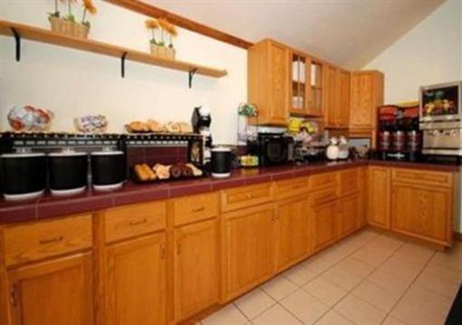 фото отеля Econo Lodge Wausau Rothschild