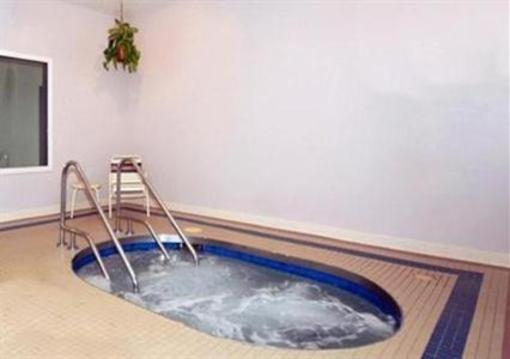 фото отеля Econo Lodge Wausau Rothschild